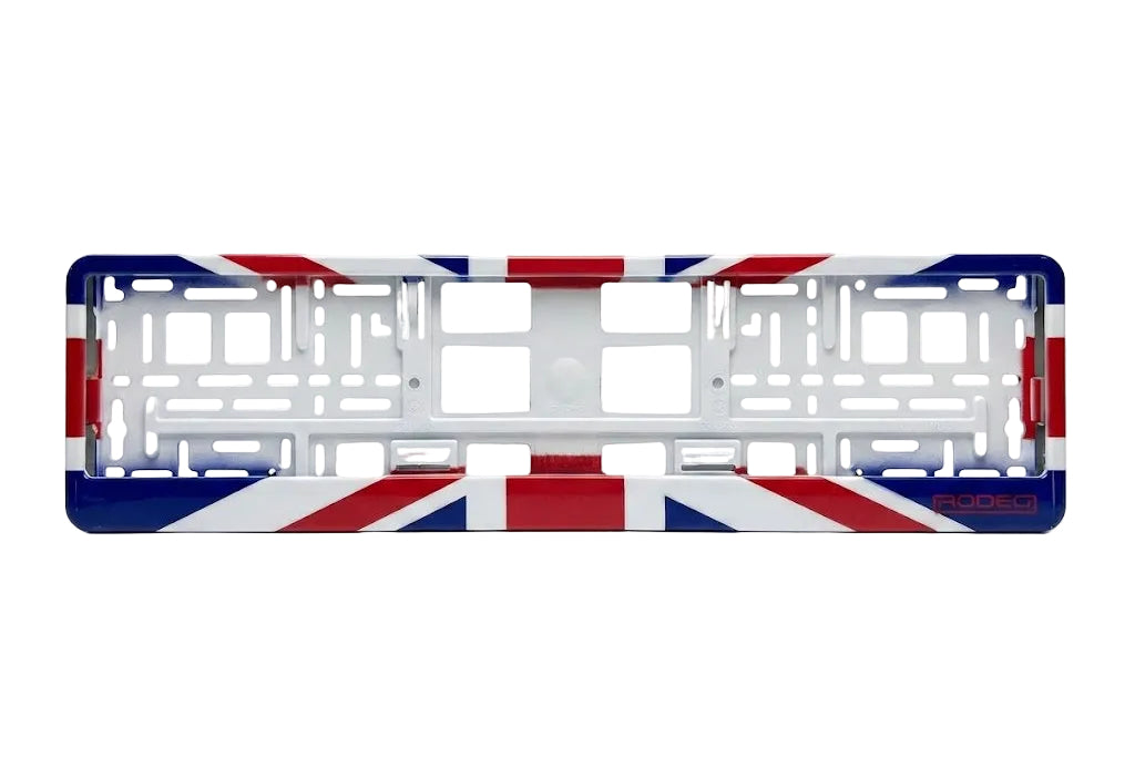 Marco portamatrículas vacío RODEO Edición Reino Unido. Estructura de montaje universal con detalles de la bandera británica.