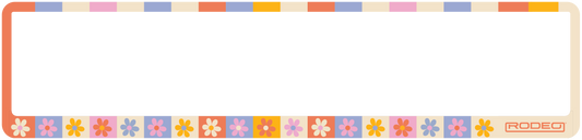 Portamatrículas decorativo con flores y bandas de colores pastel, estilo hippy retro